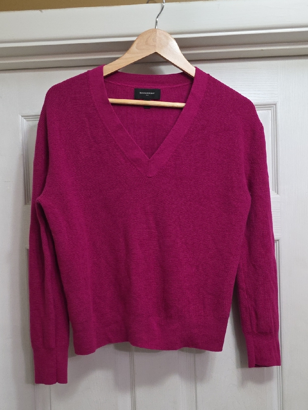 Banana Republic Factory Ribbed Lightweight V-Neck Sweater (S)